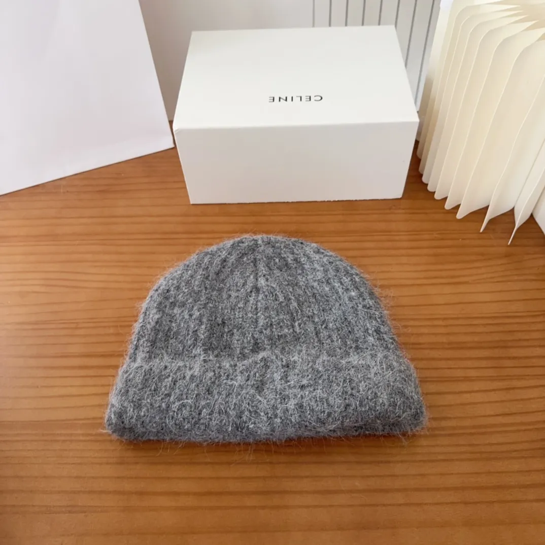 💰70 Crow Heart Autumn and Winter Wool Knitted Beanie This must be a favorite of minimalism. It is clean, neat, fashionable and versatile, and will definitely not be picky about your face shape! A fashionable classic that lasts forever! Fashionable black and white can be purchased together!